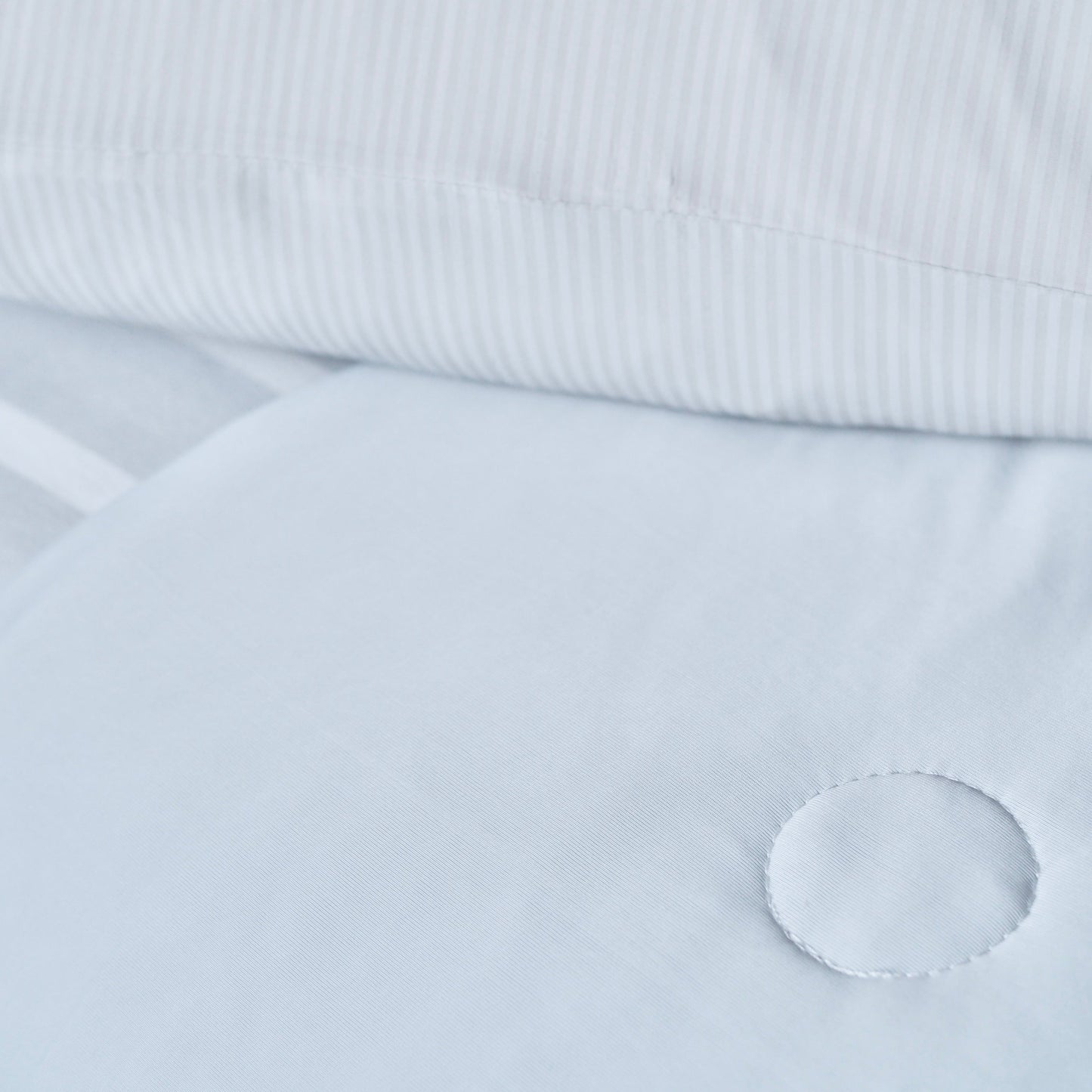 Cooling comforter, cooling blanket for hot sleeper