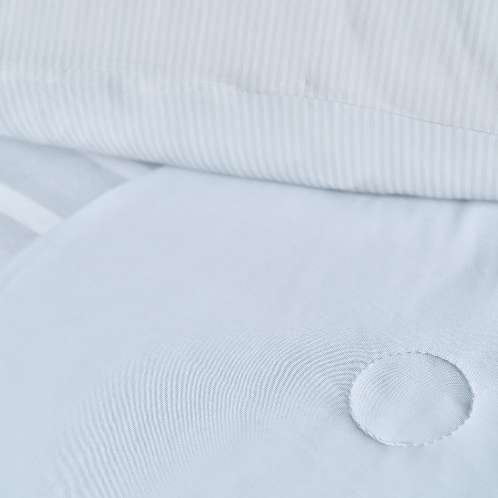 Cooling comforter, cooling blanket for hot sleeper